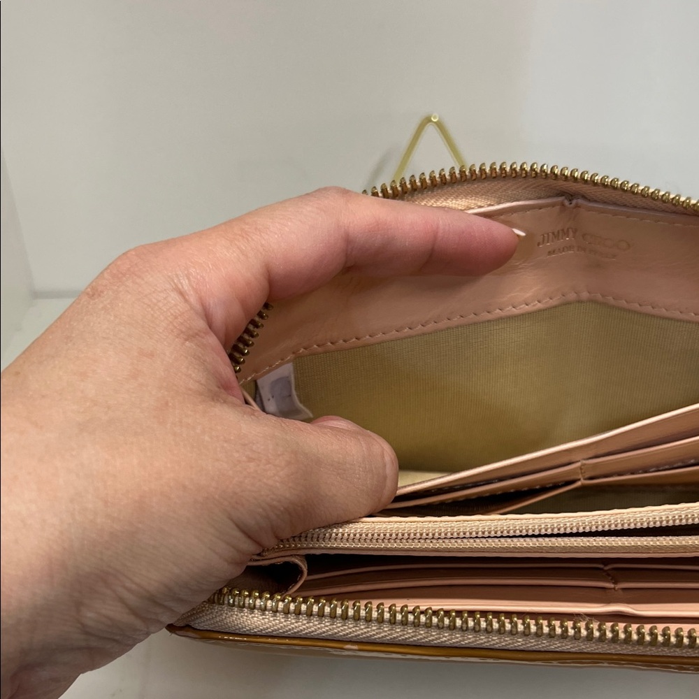 🔥🔥 Jimmy Choo Star-Studded Tan/pink interior Wallet - Picture 8 of 12